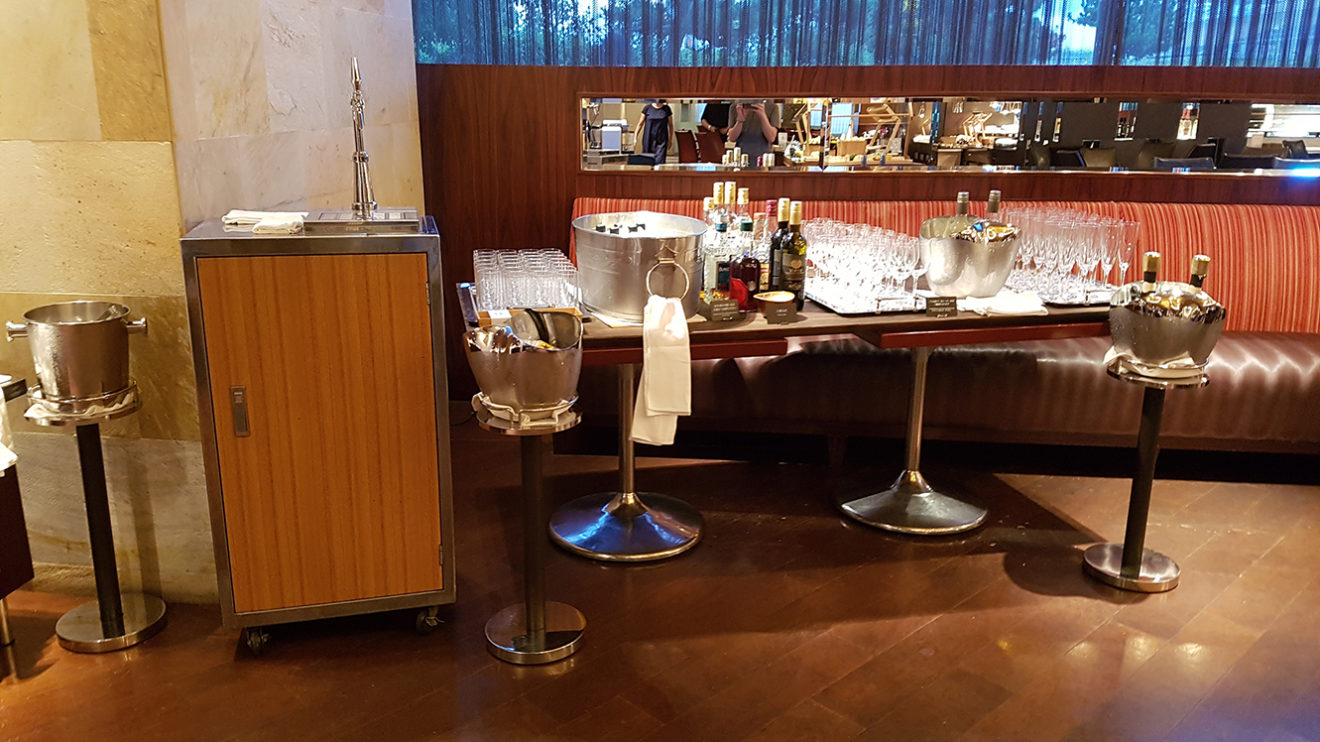 The Hilton Tokyo Bay Lounge