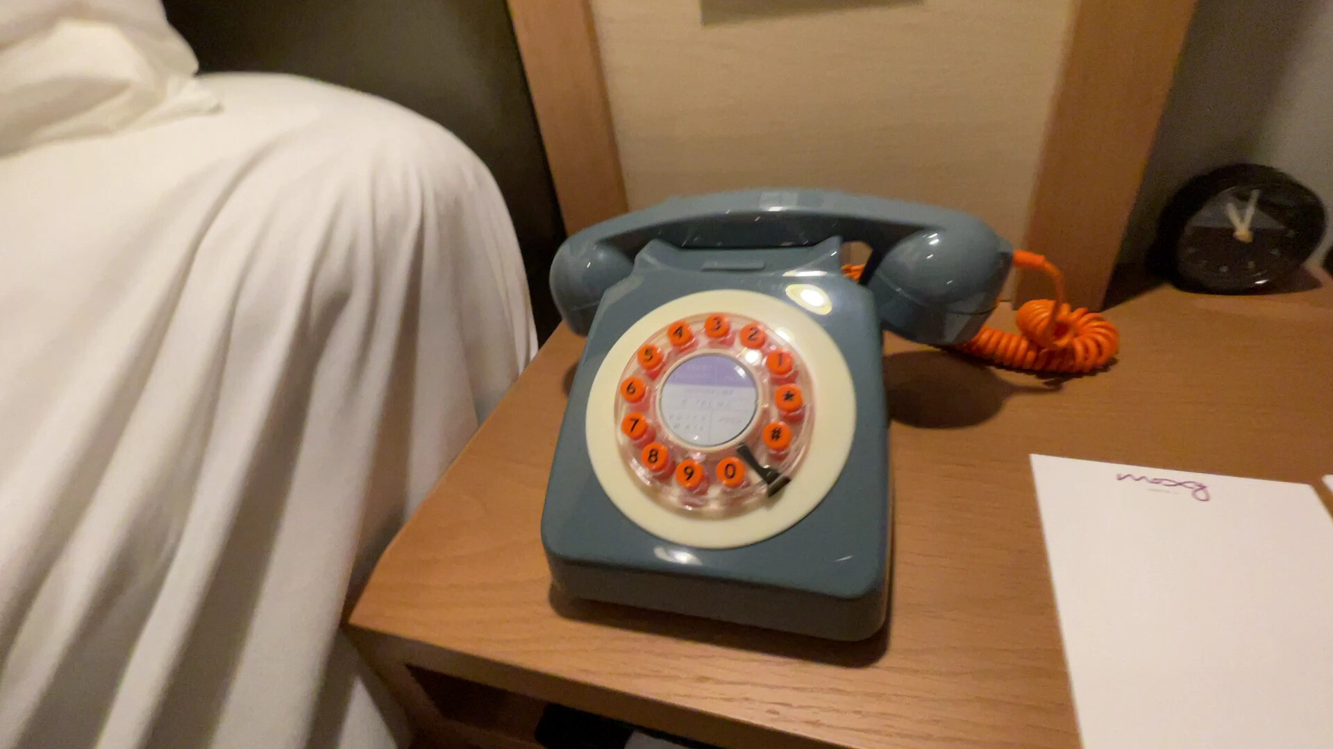 モクシーホテル新梅田　電話機
