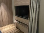 伊豆マリオット_ジュニアスイート_寝室テレビ